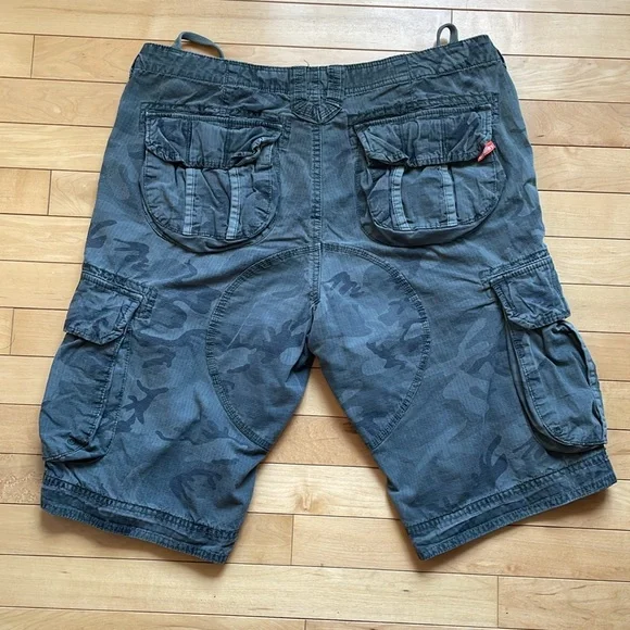 Superdry Core Ripstop shorts - Picture 2 of 5